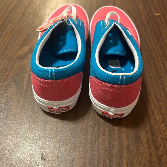 Vans - Picture 2 of 5